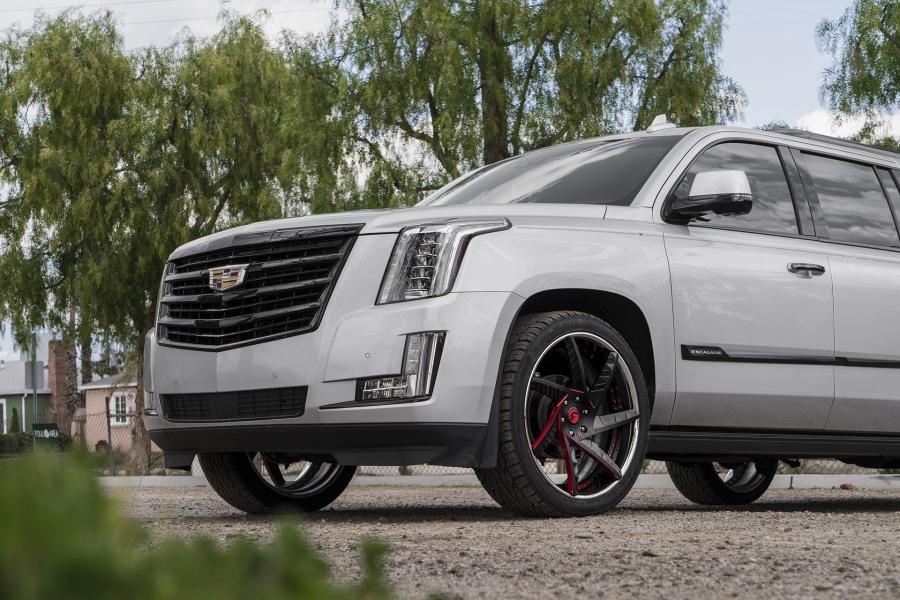 Детали экстерьера Cadillac Escalade on Forgiato Wheels (N-2) 2018 года  (фото 5 из 5)
